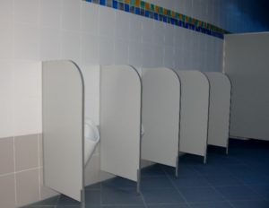 Писсуарные перегородки.